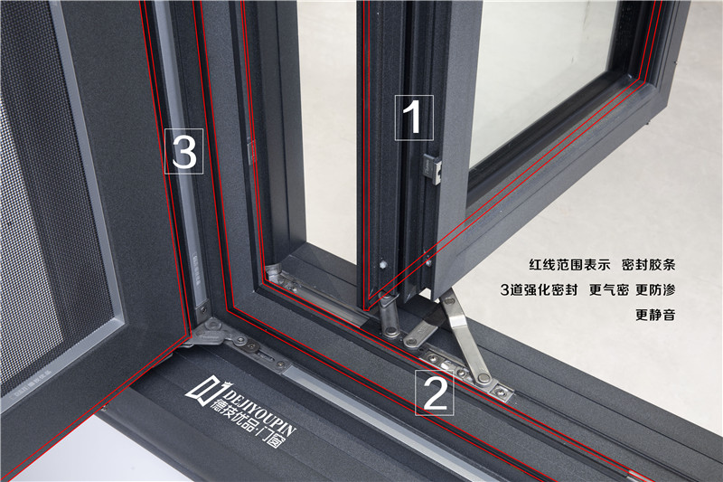 舒适        下部锁点采用斜口设计,开启扇闭合更紧,同时3层密封设计
